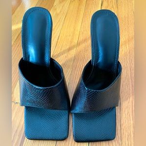 NWOB black square toe heels, size 9.5 (40)
